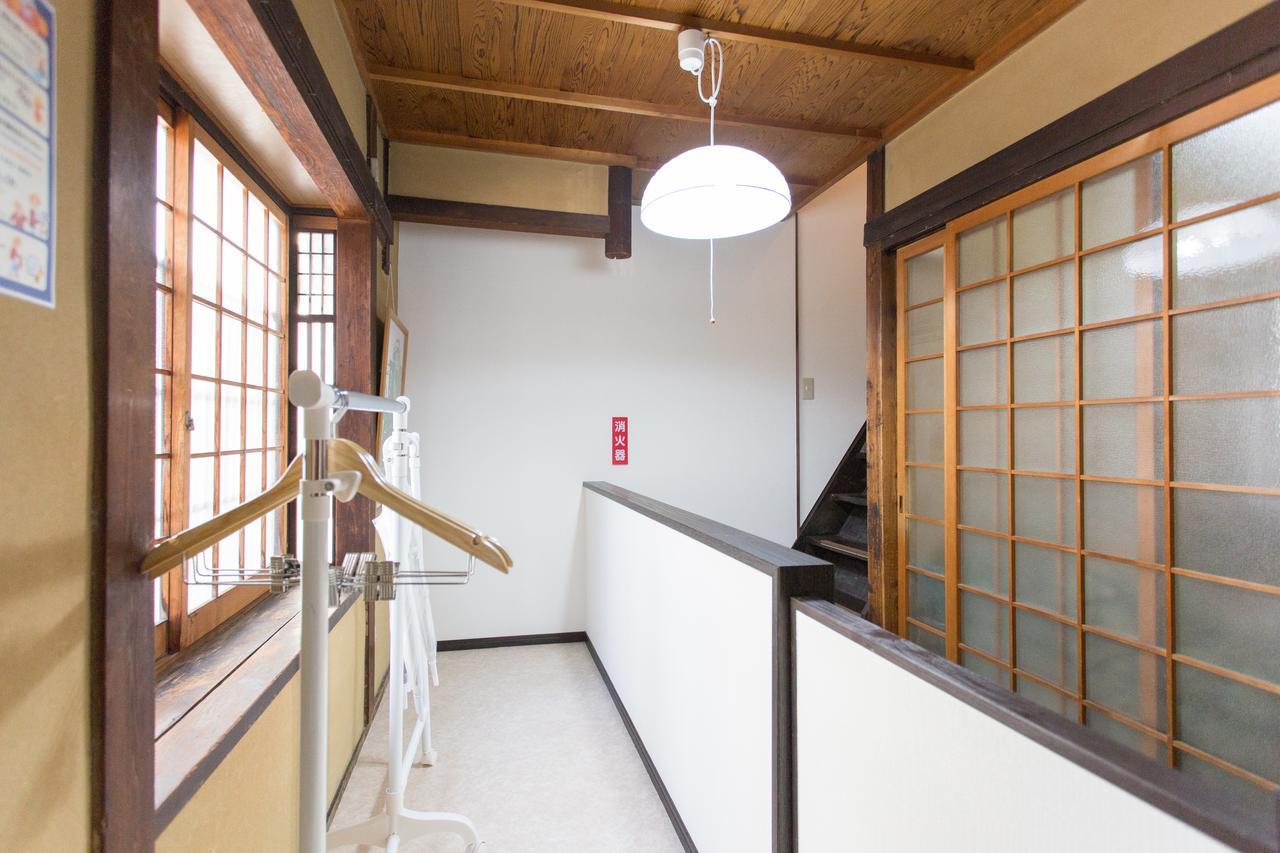 City Center 200 Years Old Traditional House Next To 2 Train Lines Kyoto Exteriör bild